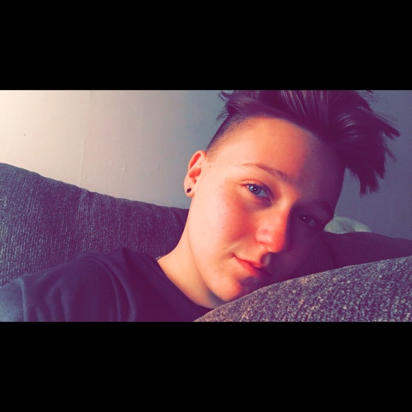 Meet your Posher, Angelina - Picture 1 of 1